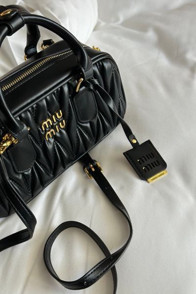 BRENDA BAG з об&rsquo;ємною стьобаною текстурою, біла